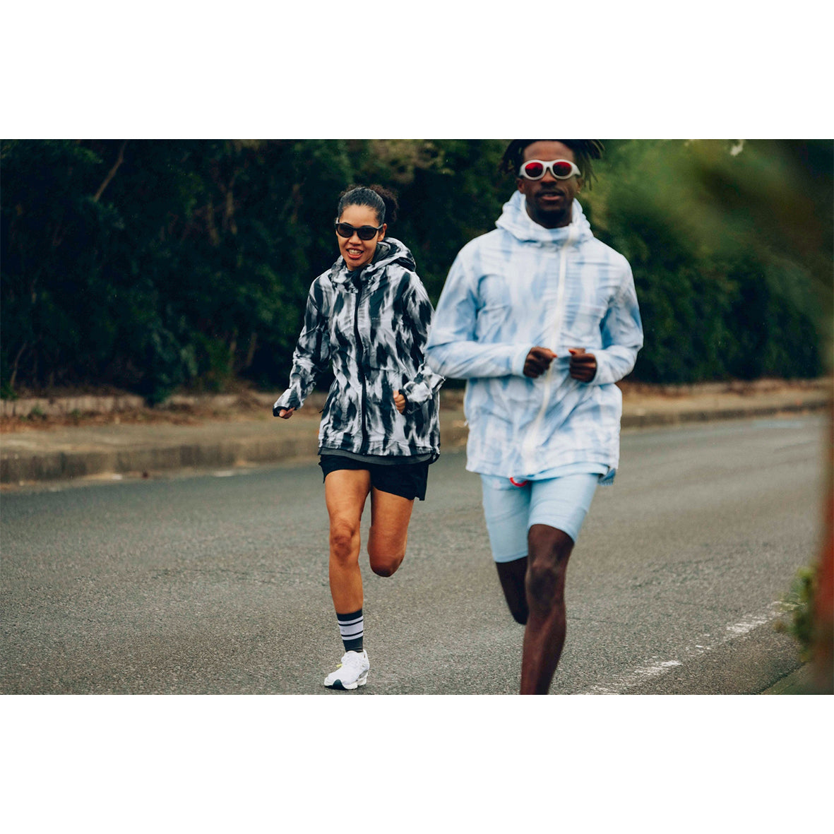 GRAPHIC NYLON PACKABLE HOODIE