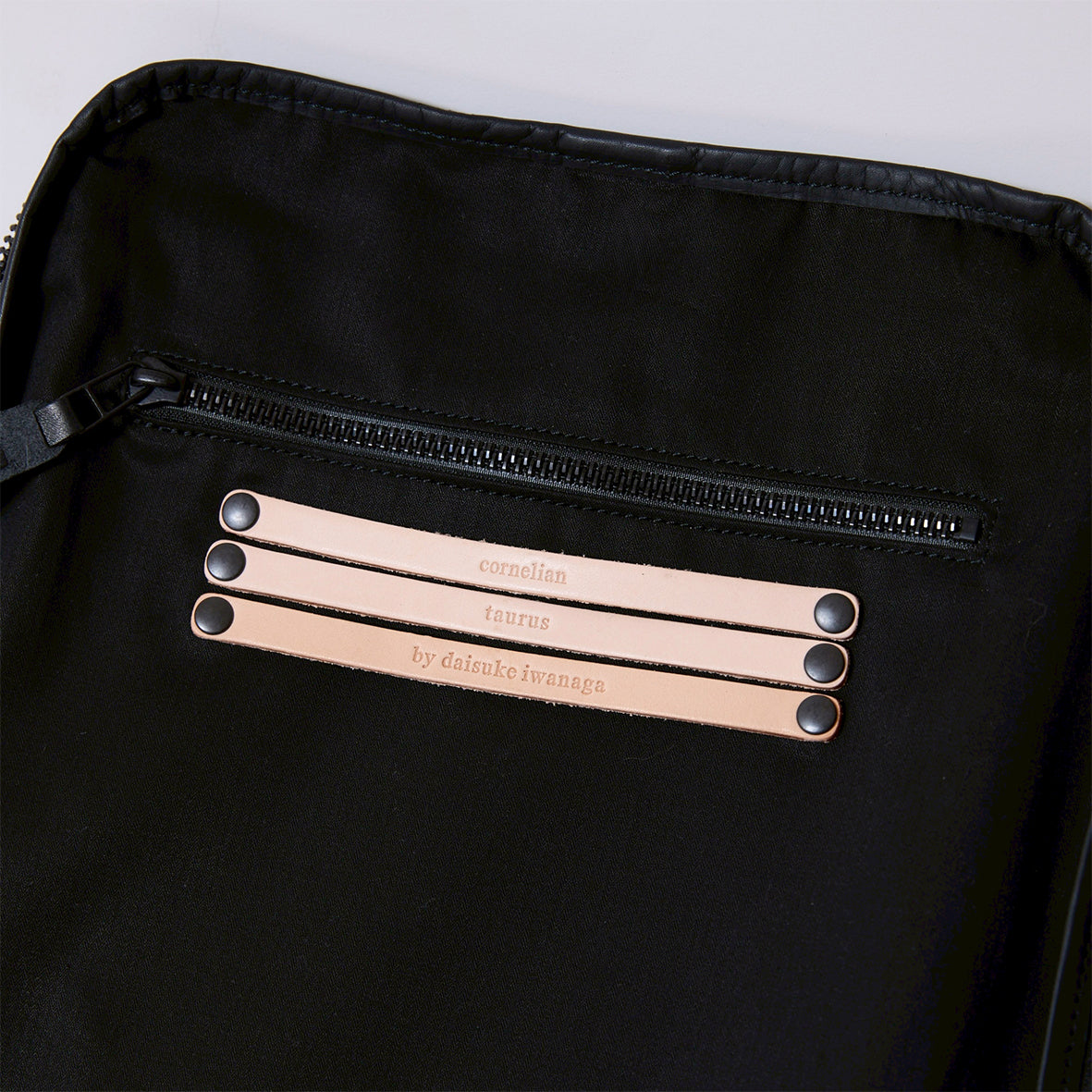 Athletic sac charbon38