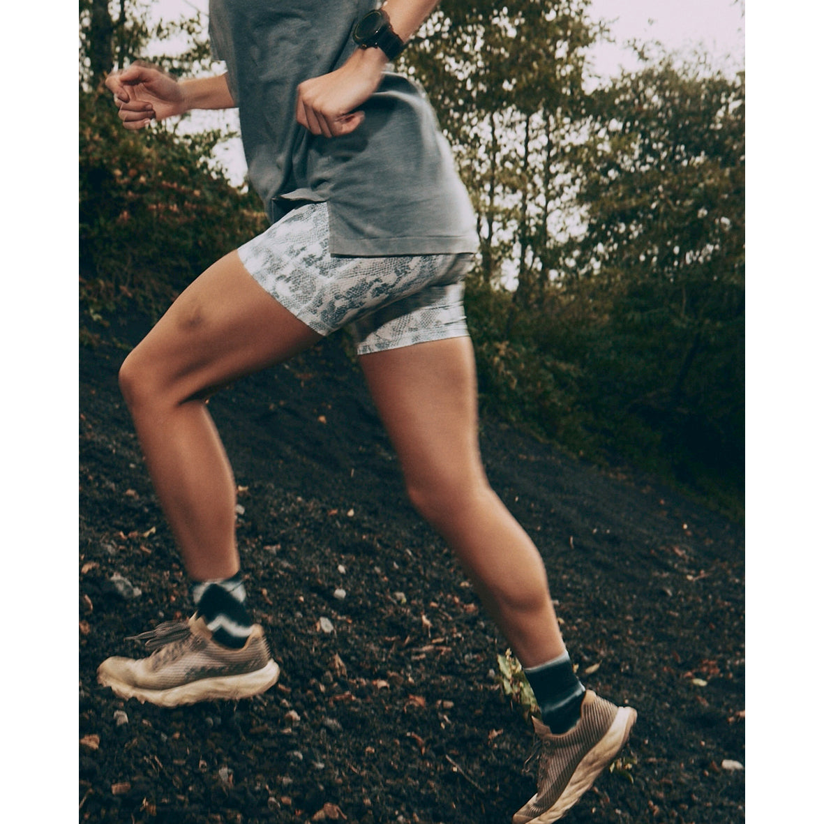 PYTHON PATTERN 10 POCKETS SHORT LEGGINGS(WOMEN)