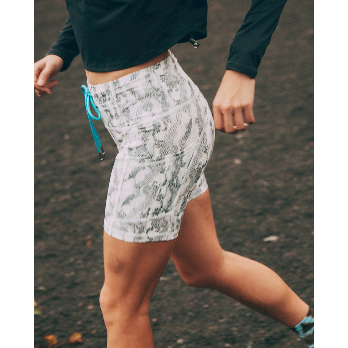 PYTHON PATTERN 10 POCKETS SHORT LEGGINGS(WOMEN)